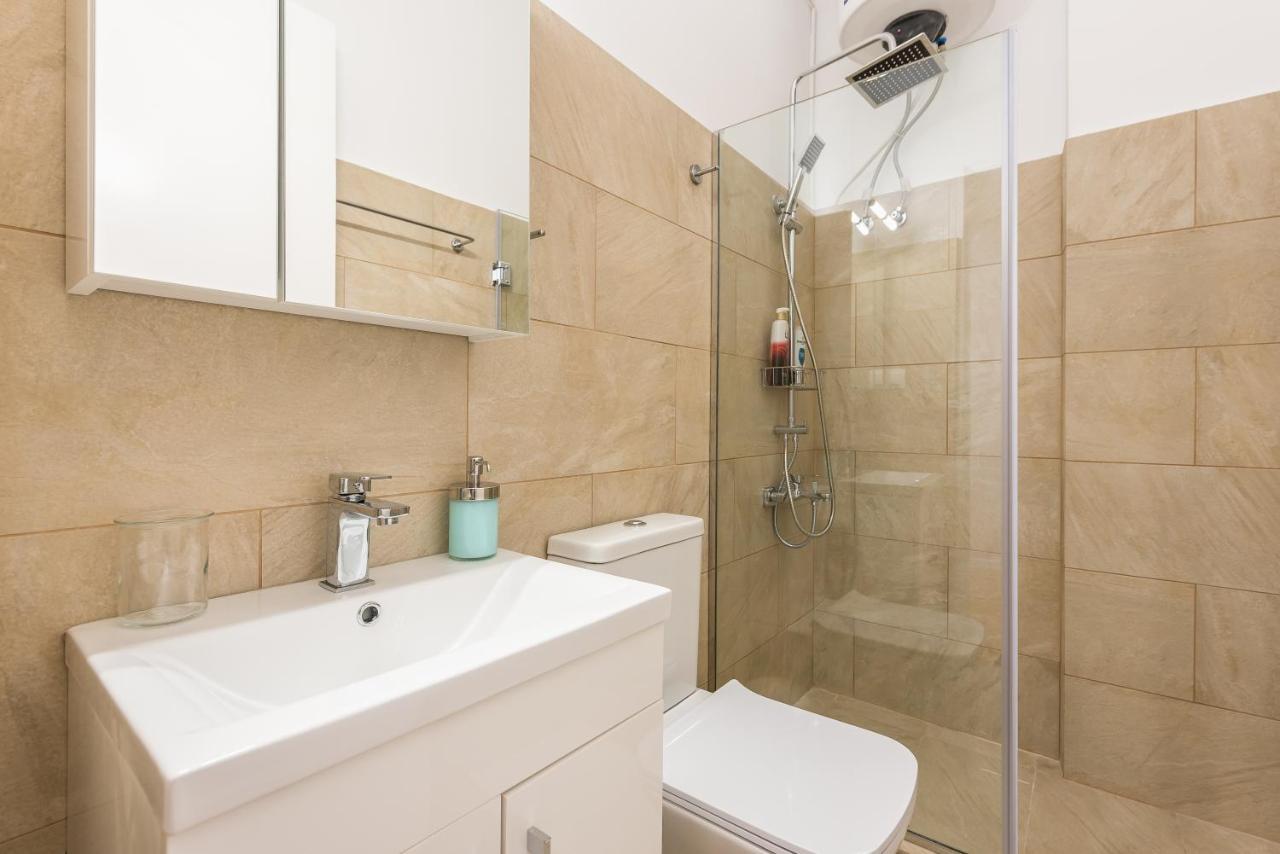 Apartment At Megaro Mousikis St Semi Basement 1Bed 2 Pers Athen Exterior foto